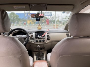 Cần bán xe Toyota Innova 2.0E sản xuất 2015, màu bạc, 385 triệu