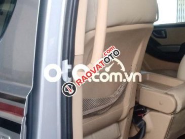 Cần bán gấp Hyundai Grand Starex sản xuất 2012, màu bạc