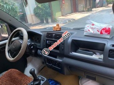 Xe tải màu trắng