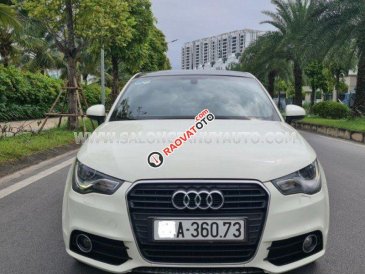 Màu trắng, nội thất đen