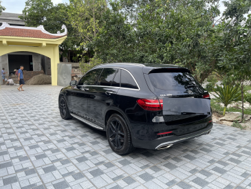 Mercedes GLC 300 đời 2016, bảo hiểm thân vỏ còn đến tháng 5/2024.