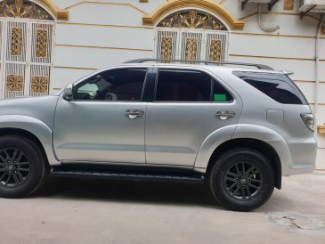 Bán Fortuner máy dầu số sàn đk 2015 chính chủ từ đầu.