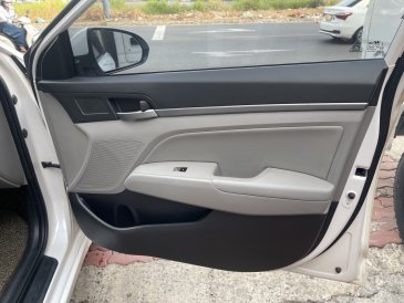 Xe Hyundai Elantra Gls 2016, màu trắng