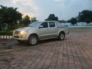 Chính chủ cần bán xe Hilux 2011 4x4