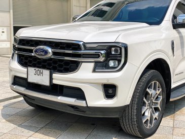 Cần bán ngay gầm cao 7 chỗ FORD EVEREST 4x4 Bản TITANIUM 2022.