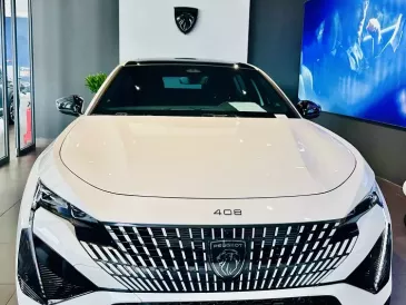 Kết hợp hài hòa giữa tính mạnh mẽ, thể thao của SUV cùng phong cách độc đáo của Coupe, diện mạo của Peugeot 408 Thế Hệ M