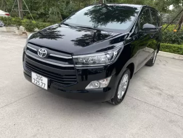 Cty gia đình cần bán xe Toyota Innova màu đen đời 2020 
