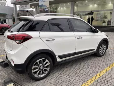 Chính chủ bán xe Hyundai i20 active 2017 trắng còn mới - Giá : 410 triệu.
