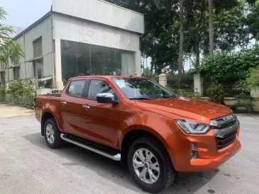 ISUZU DMAX mẫu xe bán tải gầm cao tiện nghi. Giá chỉ từ: 600 tr