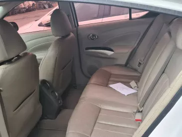 Chính chủ bán xe Nissan Sunny màu trắng đăng ký cuối 2017