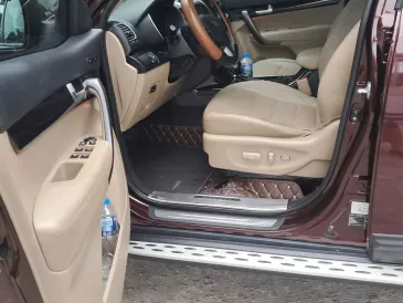 BÁN XE KIA SORENTO 22D ATH - SX : 2020 - GIÁ 740 TRIỆU. 