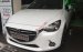 Cần bán gấp Mazda 2 1.5 AT đời 2016, màu trắng số tự động, giá tốt