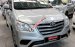 Bán xe Toyota Innova E đời 2016, màu bạc số sàn, giá tốt