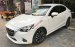 Cần bán xe Mazda 2 đời 2016, màu trắng số tự động