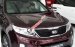 Cần bán Kia Sorento 2.4 GATH Full option 2017 mới, màu đỏ mận, giá chỉ từ 902 triệu kèm quà tặng và khuyến mãi khủng