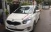 Kẹt tiền bán gấp Kia Rondo 2017, tự động, màu trắng fulloption đẹp
