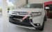 Cần bán xe Mitsubishi Outlander 2.0  CVT năm 2017, màu trắng