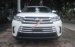 Cần bán Toyota Highlander LE đời 2017, màu trắng, nhập khẩu nguyên chiếc