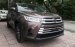 Bán ô tô Toyota Highlander LE sản xuất 2017, màu nâu, xe mới nhập khẩu Mỹ