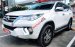 Cần bán gấp Toyota Fortuner V 4X2AT đời 2017, màu trắng  