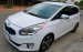 Bán xe Kia Rondo GAT năm sản xuất 2015, màu trắng, giá 525tr
