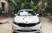 Bán xe Kia Cerato MT sản xuất 2017, màu trắng