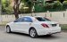 Cần bán Mercedes S450L sản xuất 2018, màu trắng, xe cũ như mới