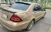 Cần bán Mercedes C200 đời 2002, màu ghi vàng xe gia đình