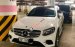 Bán lại chiếc Mercedes-Benz GLC300 đời 2018, màu trắng, đầy đủ tiện nghi, giá mềm