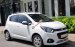 Cần bán Chevrolet Spark 1.2 LT 2018, màu trắng giá cạnh tranh