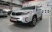 Cần bán Kia Sorento DATH đời 2017, màu bạc, giá chỉ 748 triệu