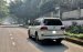 Bán Toyota Land Cruiser 5.7 V8 trắng nội thất kem nguyên bản, năm sản xuất 2012