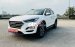 Cần bán lại xe Hyundai Tucson AT năm 2019, màu trắng còn mới