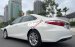 Cần bán Toyota Camry SE 2015, màu trắng, xe nhập