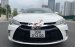 Cần bán Toyota Camry SE 2015, màu trắng, xe nhập