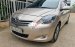 Cần bán lại xe Toyota Vios AT năm sản xuất 2013, màu ghi vàng