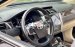 Cần bán lại xe Toyota Camry 2.0E năm sản xuất 2016, màu đen, giá tốt
