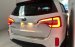 Cần bán lại xe Kia Sorento 2.4 AT năm 2017, màu trắng còn mới